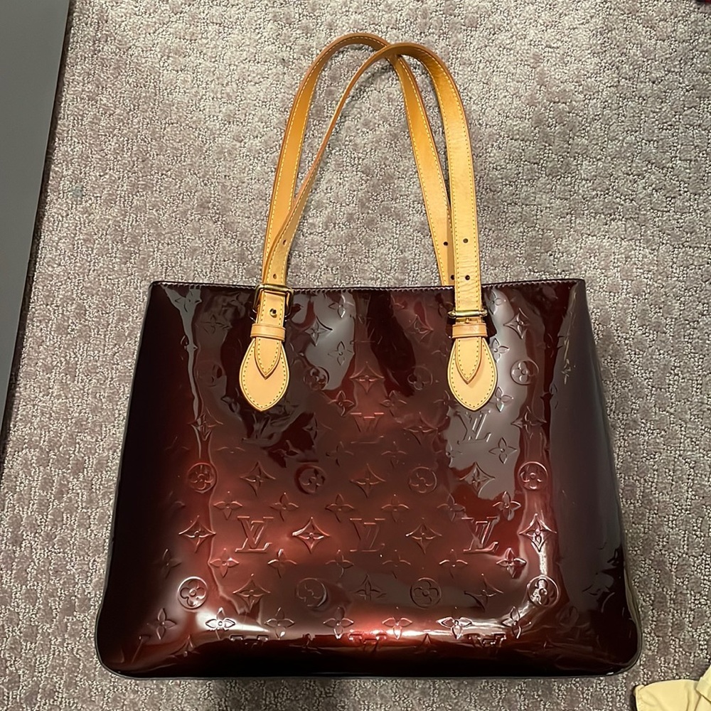 Authentic vintage Louis Vuitton Houston tote bag in dark red vernis